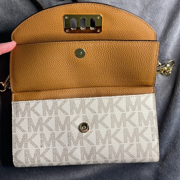 Michael Kors crossbody clutch - Picture 4 of 7